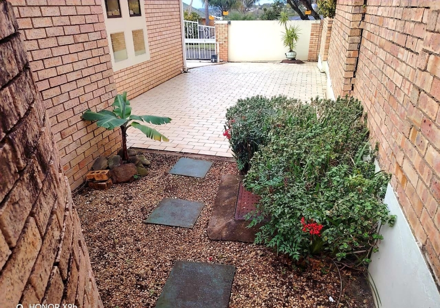4 Bedroom Property for Sale in Vincent Heights Eastern Cape